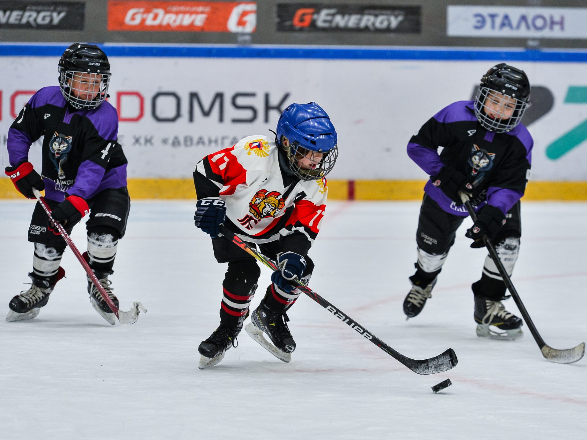 Более 600 детей из программы массового хоккея ХК «Авангард» приняли участие в большом хоккейном фестивале