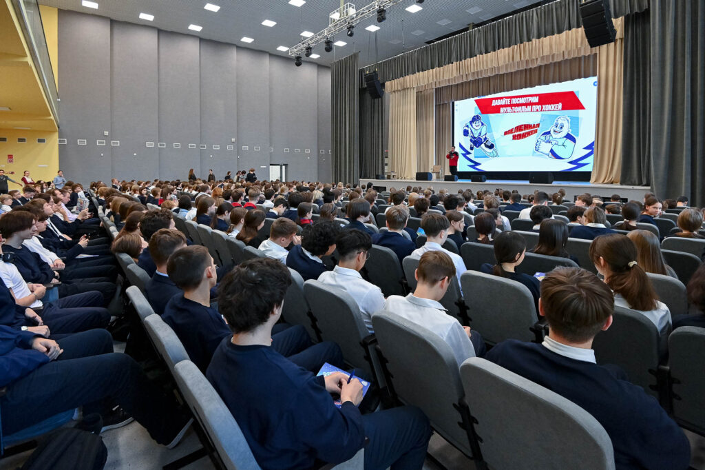 Урок хоккея с Андреем Мишуровым